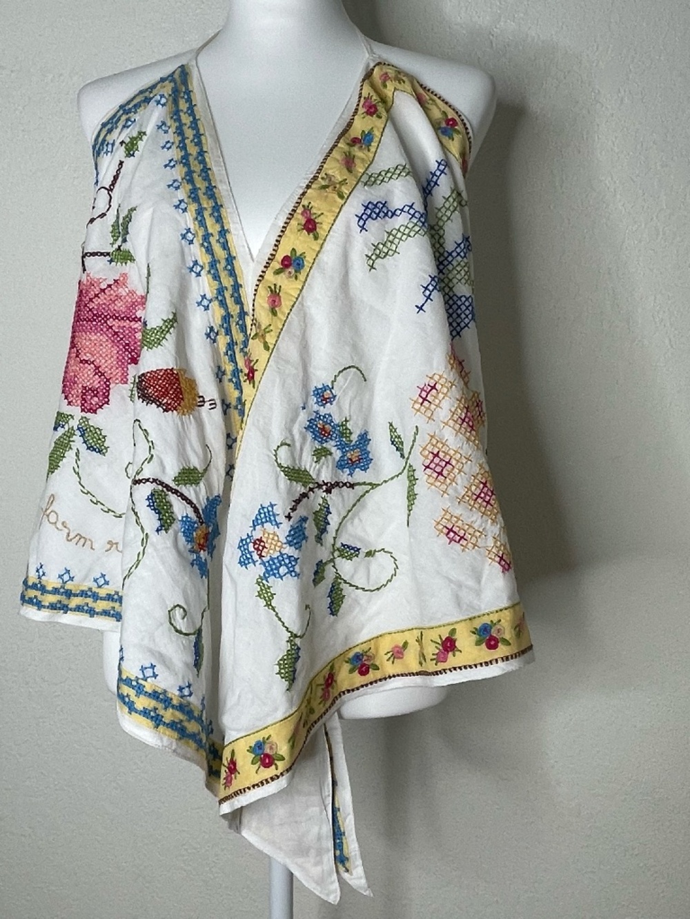 FARM Rio Embroidered Halter Top Sz L White Cotton Floral Boho Festival Vacation